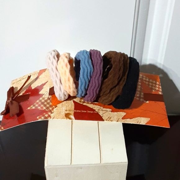 Cloth rubber band hair accessories 7 Pack! 1 1/2 in. Wide mouth, Small. - Picture 3 of 3